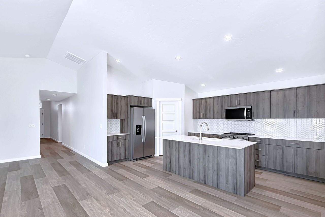 10539 W Teratai St - Photo 4 of 20