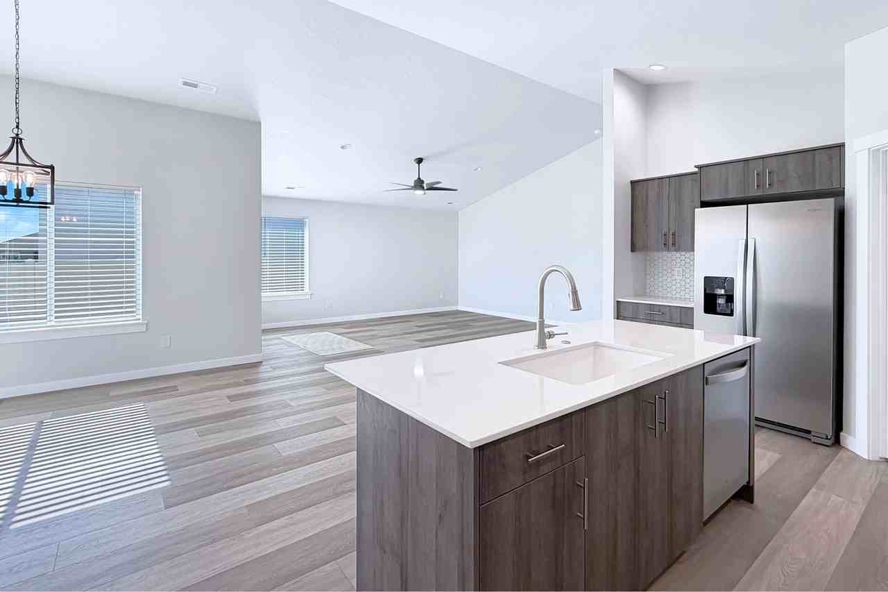10539 W Teratai St - Photo 6 of 20