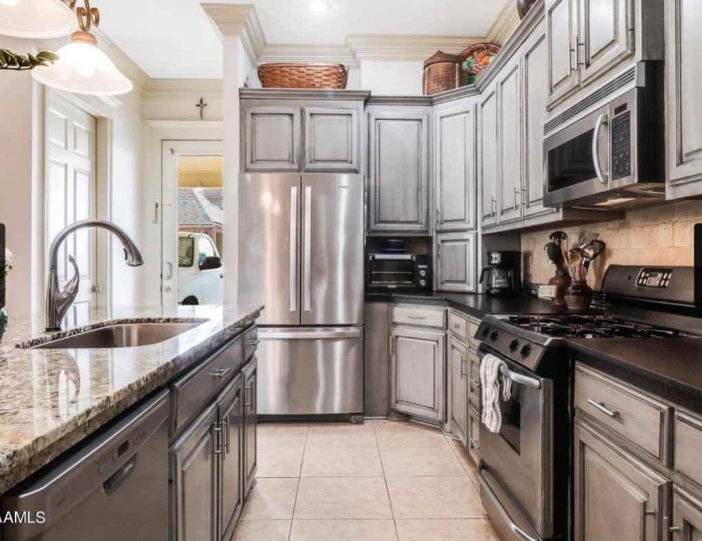128 Coconut Grove Cir - Photo 3 of 5