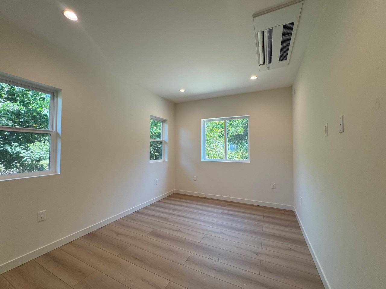18320 Ingomar St - Photo 6 of 20