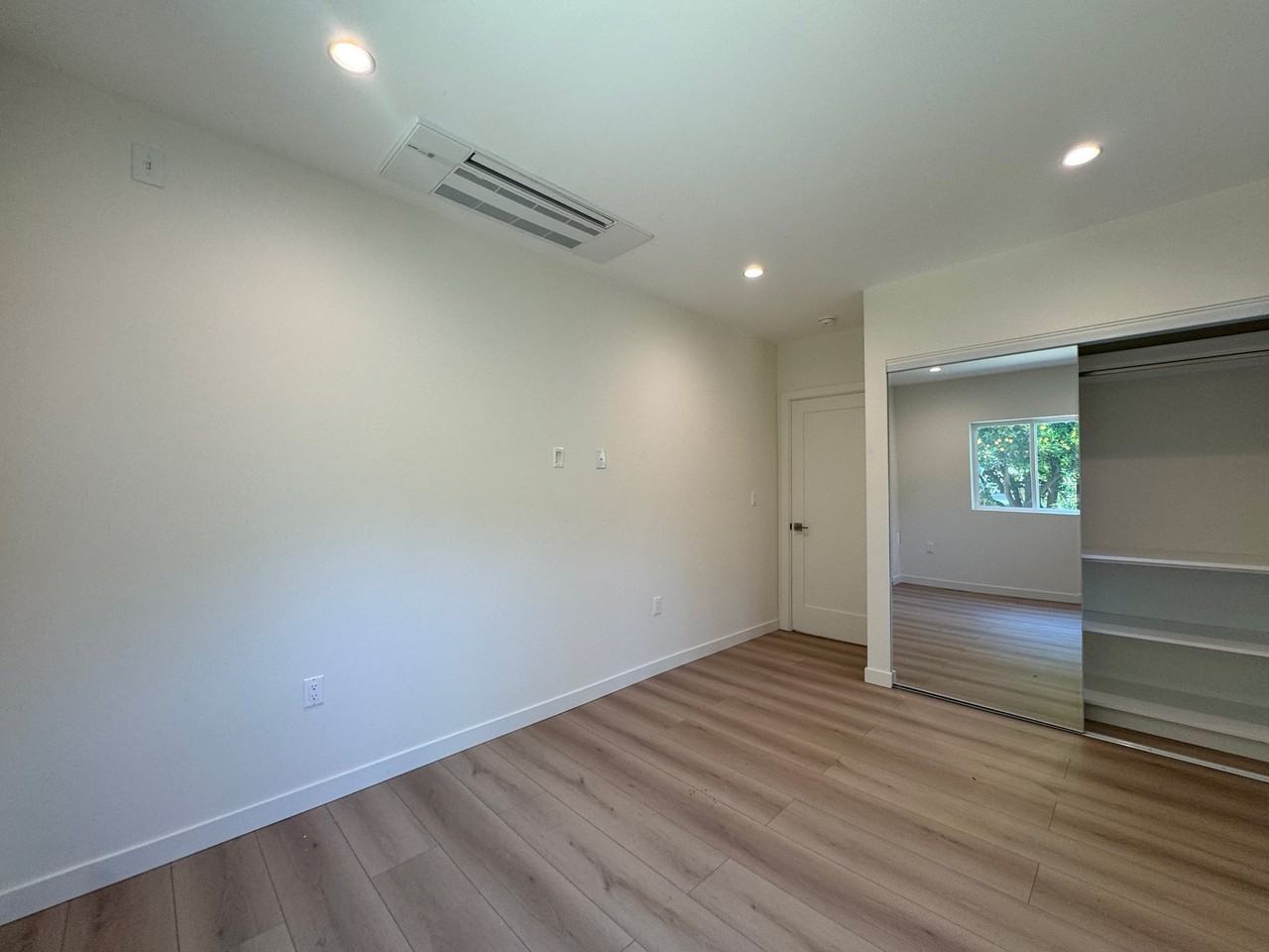 18320 Ingomar St - Photo 7 of 20