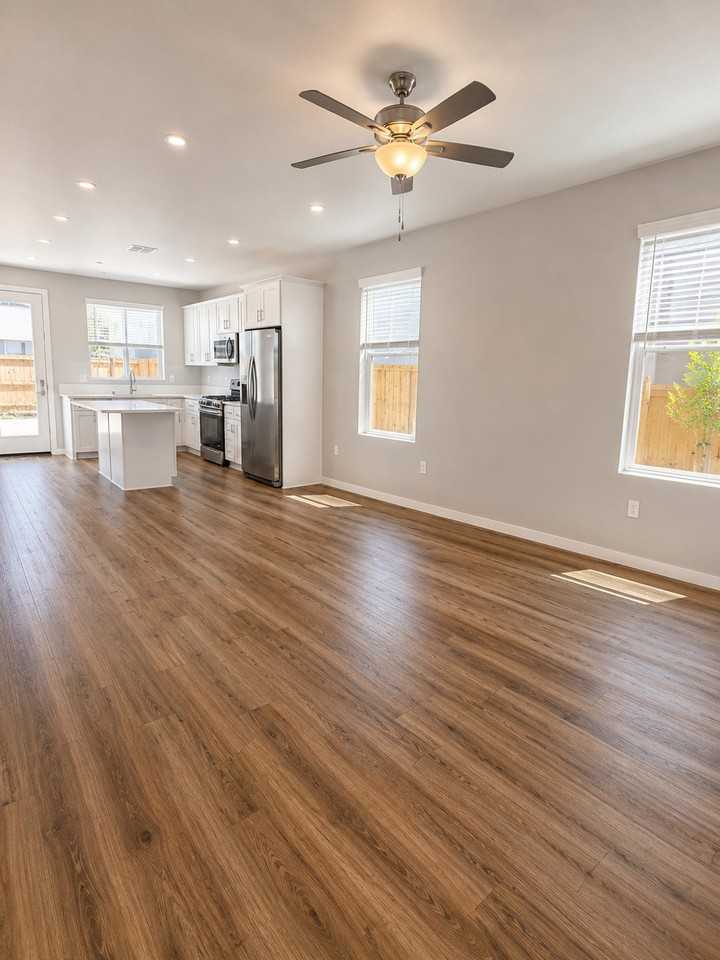766 Lauren Ave - Photo 2 of 7