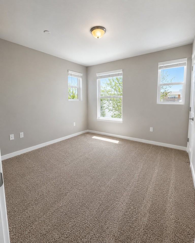 766 Lauren Ave - Photo 4 of 7
