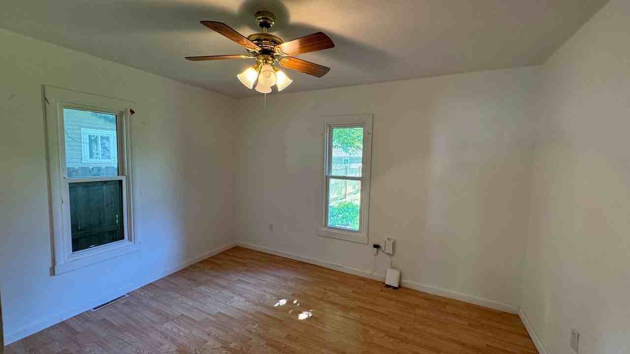 417 S Chicago Ave - Photo 2 of 12