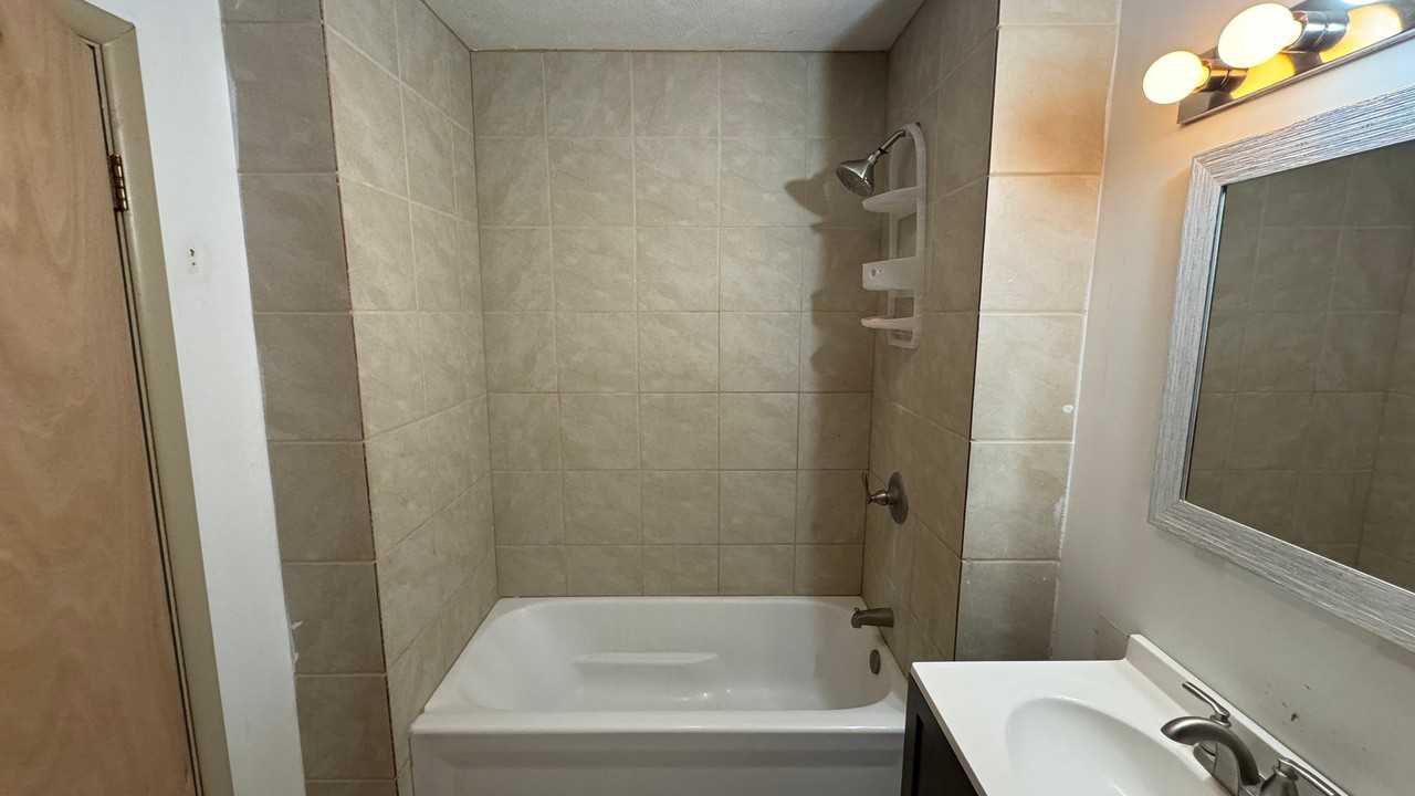 417 S Chicago Ave - Photo 6 of 12