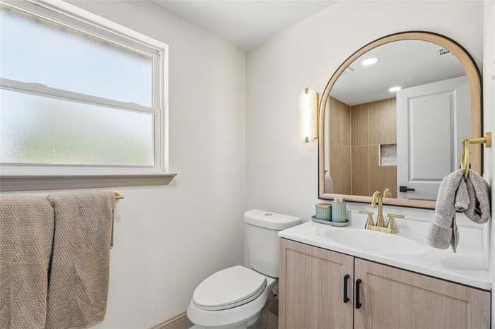 1813 Glengarry Dr - Photo 2 of 20