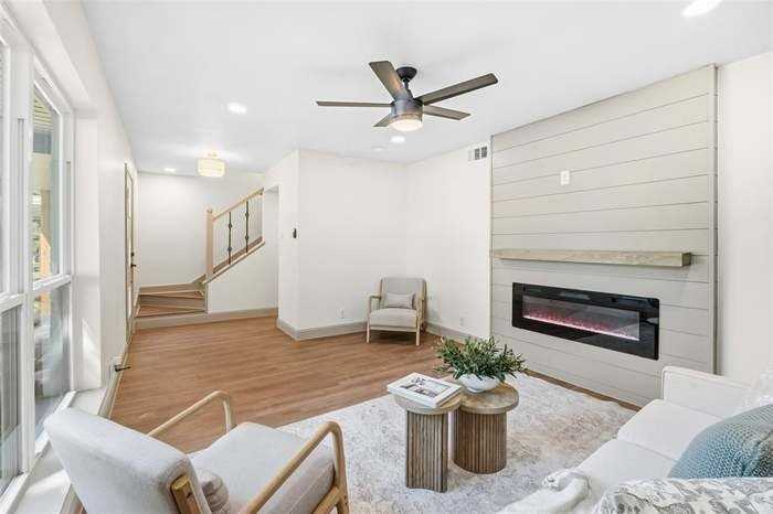 1813 Glengarry Dr - Photo 4 of 20