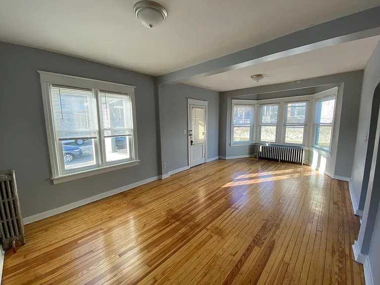 1618 Maple St #1 - Photo 4 of 10