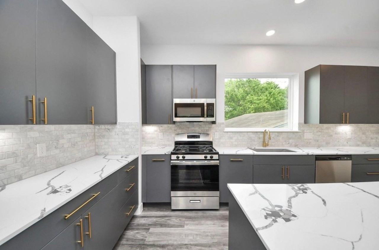 2709 Dennis St - Photo 2 of 16