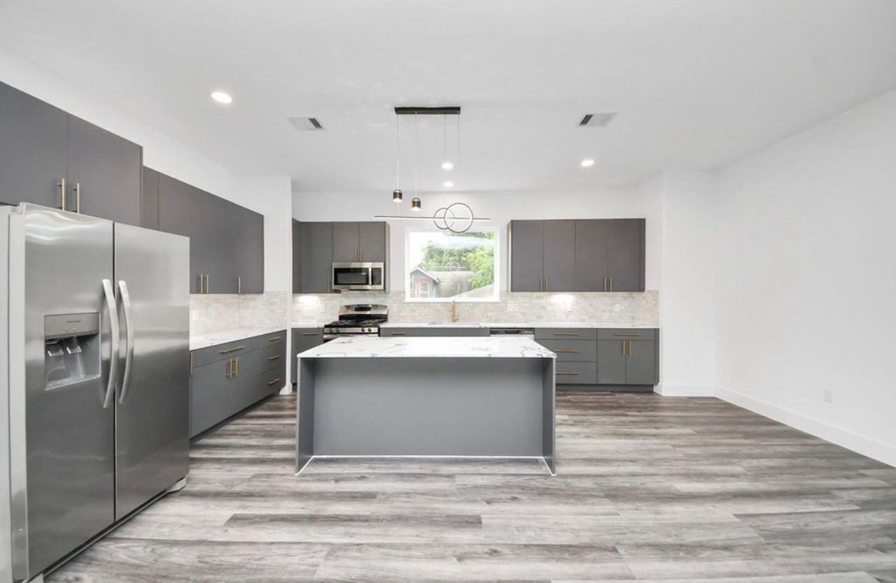 2709 Dennis St - Photo 3 of 16