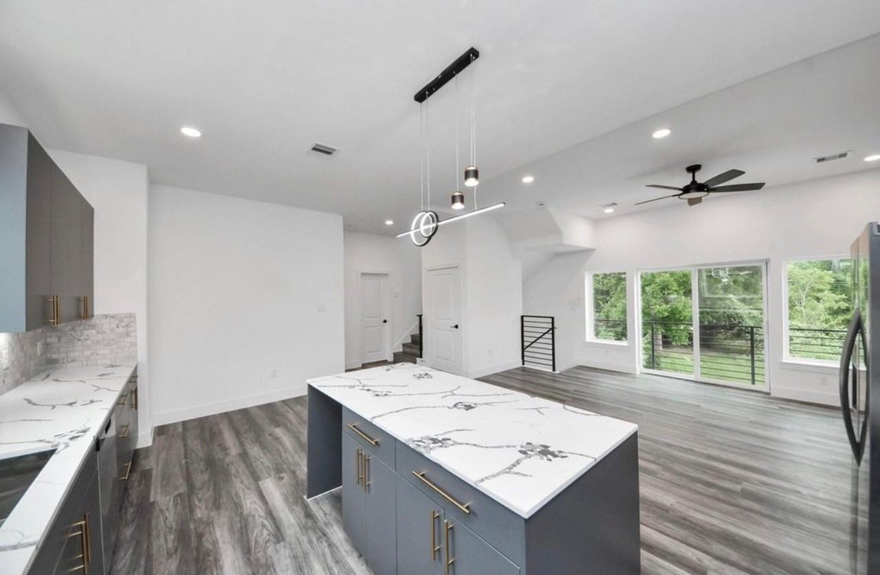 2709 Dennis St - Photo 4 of 16
