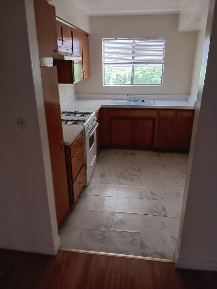 919 S Marengo Ave #4 - Photo 2 of 4