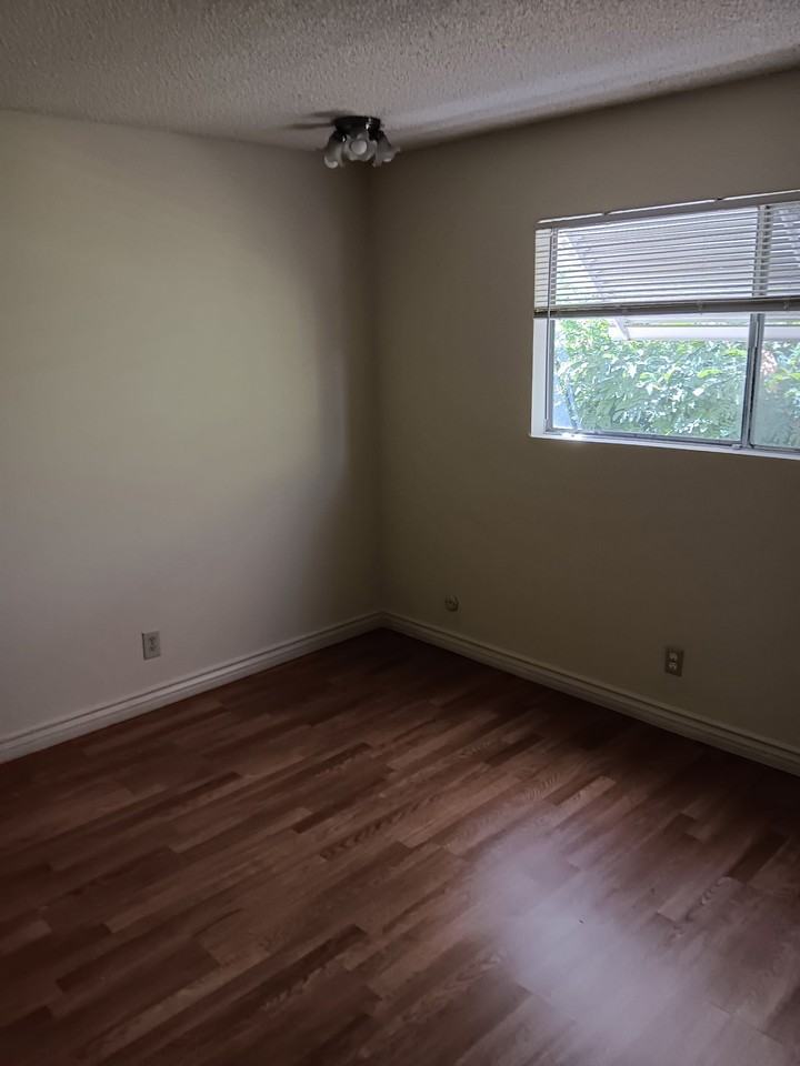 919 S Marengo Ave #4 - Photo 3 of 4