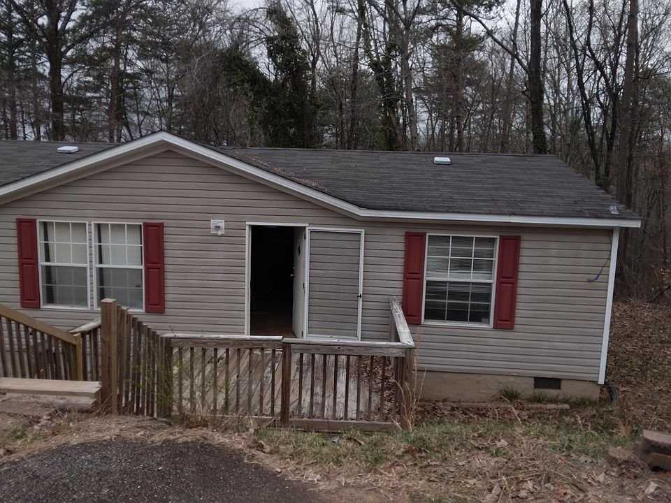 284 Kate Rd - Photo 3 of 5