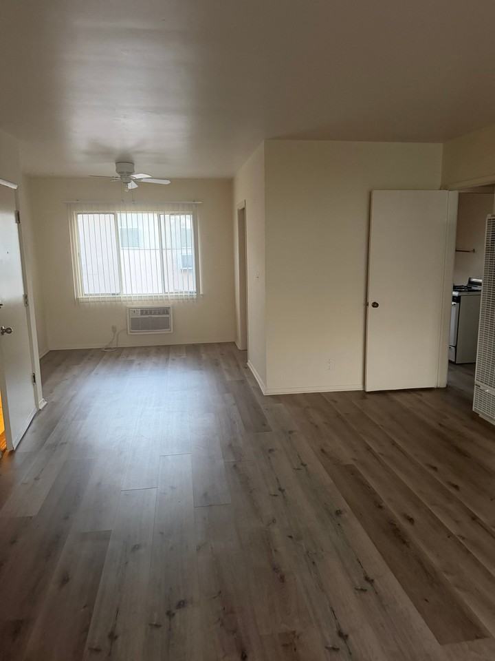 918 W Huntington Dr #K - Photo 2 of 10