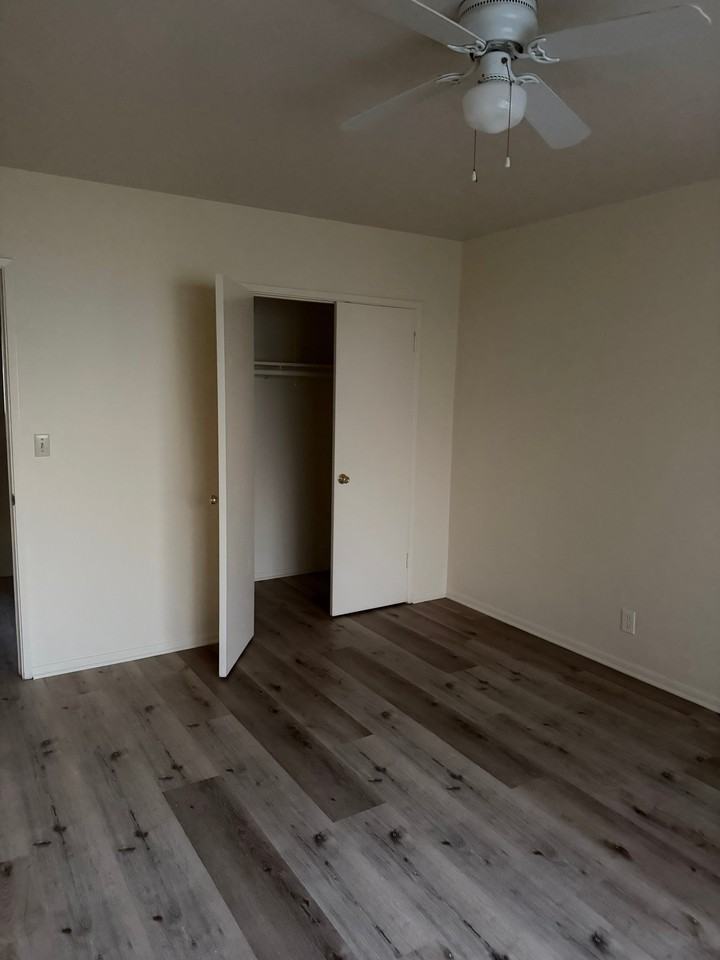 918 W Huntington Dr #K - Photo 7 of 10
