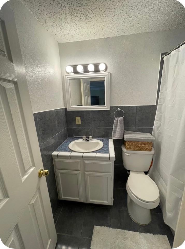 214 Willis Ave #3 - Photo 7 of 12