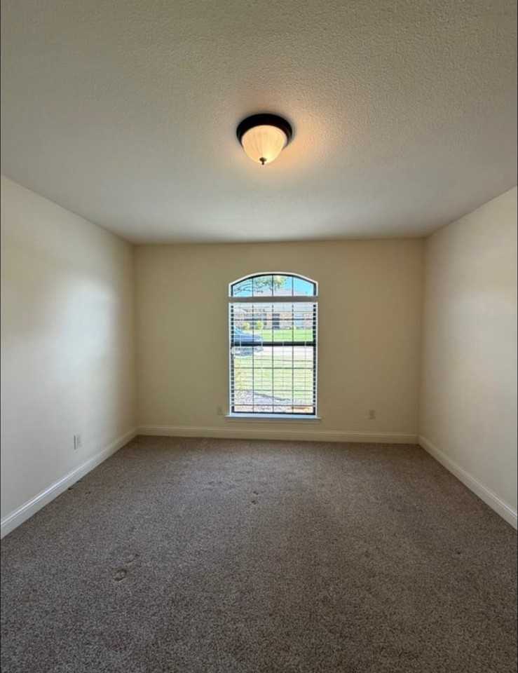 3032 Laguna Dr - Photo 3 of 14