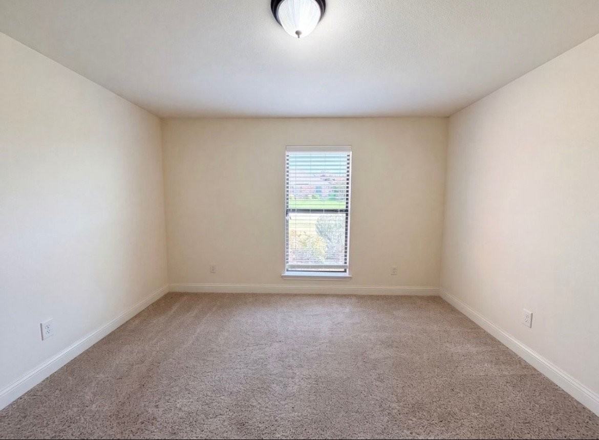 3032 Laguna Dr - Photo 5 of 14