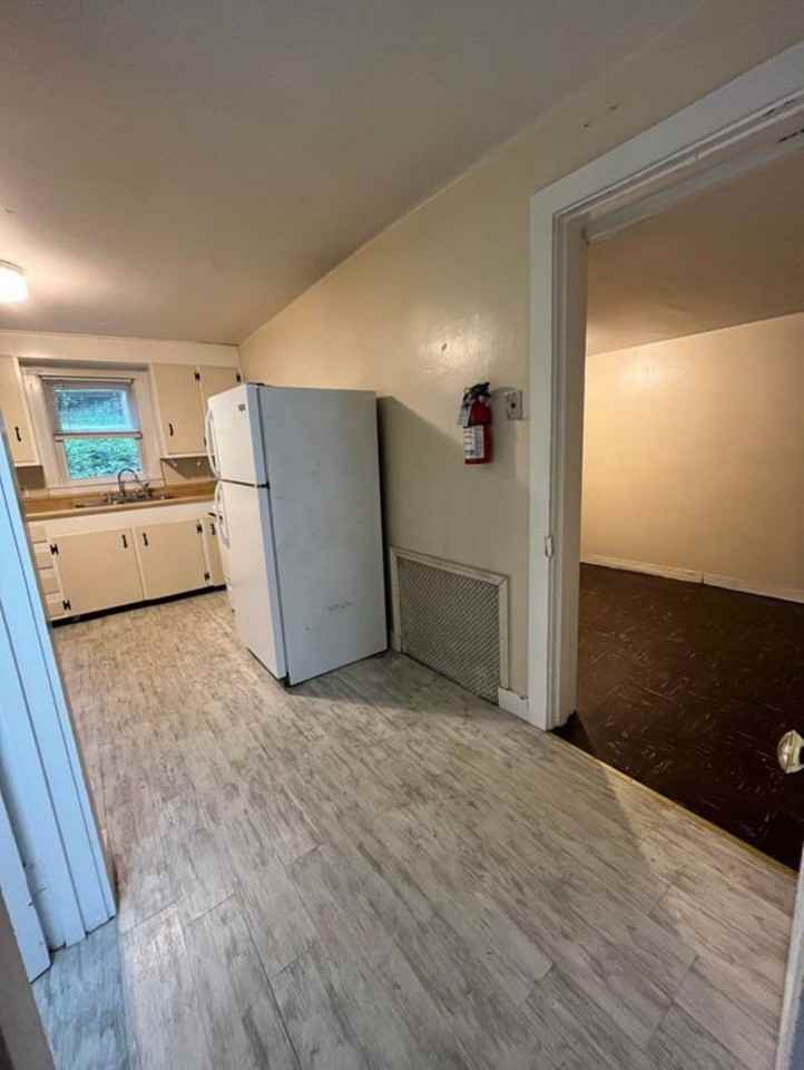 320 Pine St #2 - Photo 3 of 12