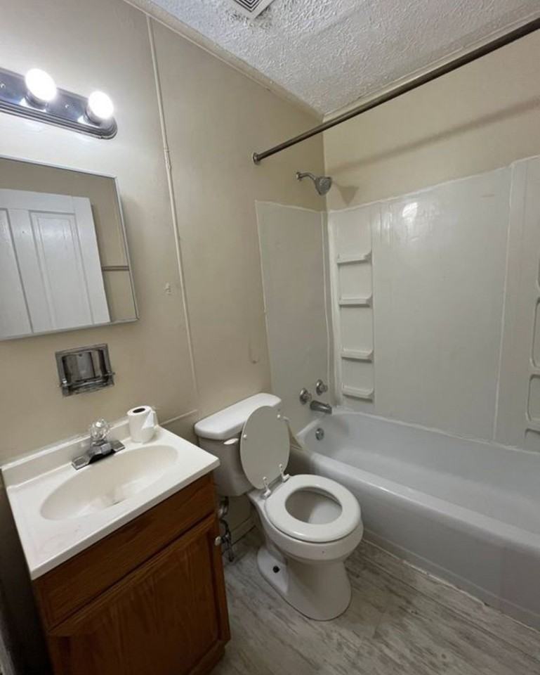320 Pine St #2 - Photo 7 of 12