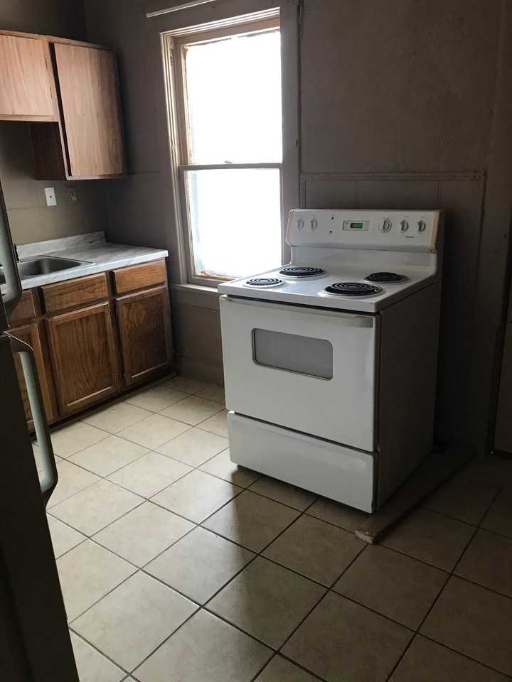 3604 E 58th St - Photo 5 of 11