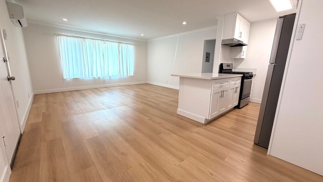 6037 Eleanor Ave #1 - Photo 6 of 12
