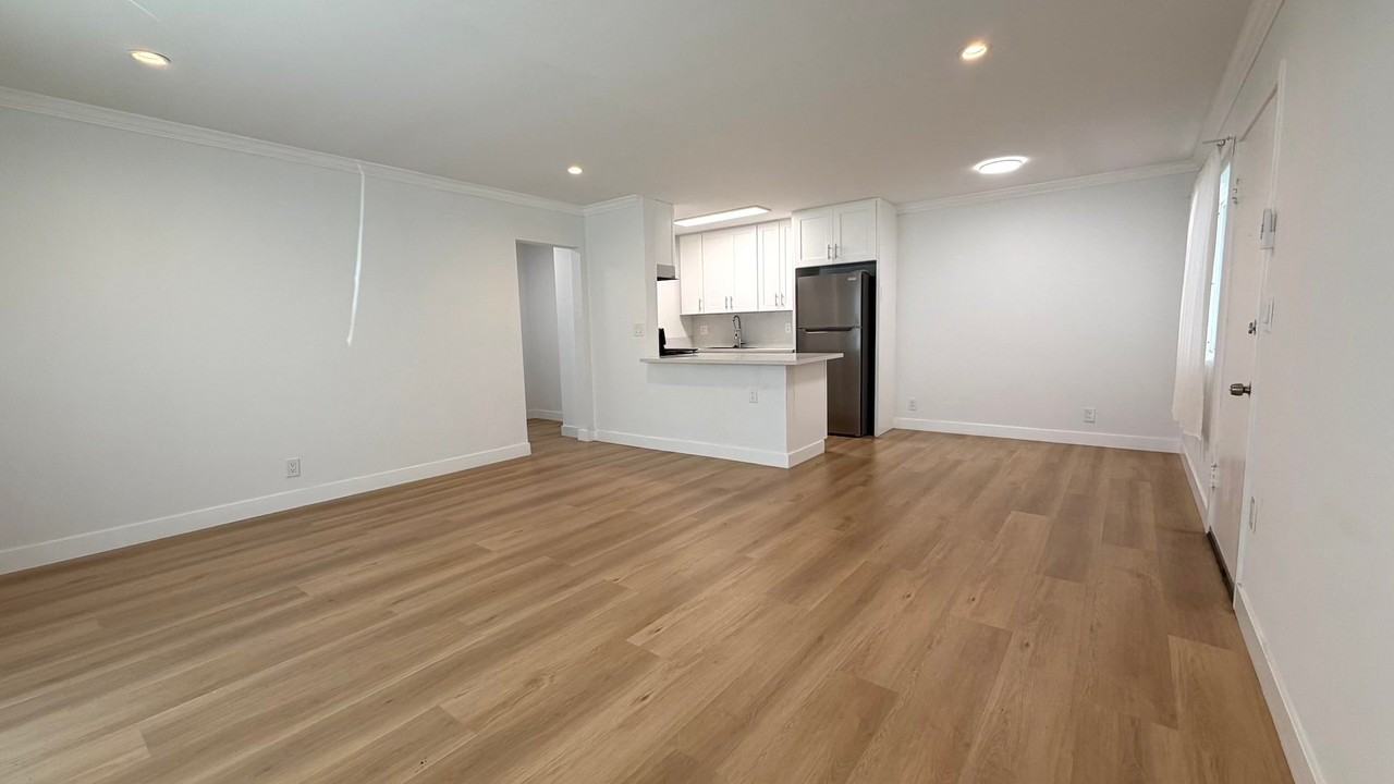 6037 Eleanor Ave #1 - Photo 7 of 12