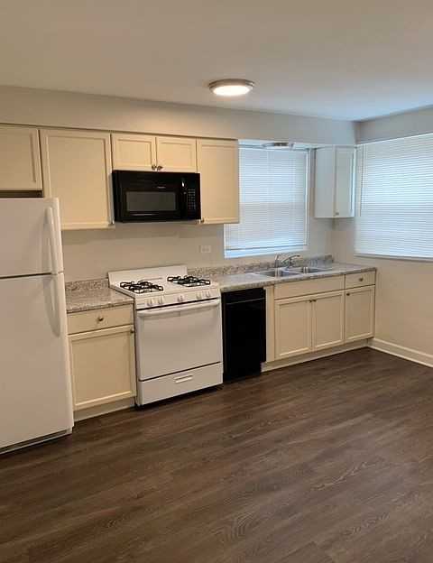 1036 E Division St #B - Photo 5 of 6