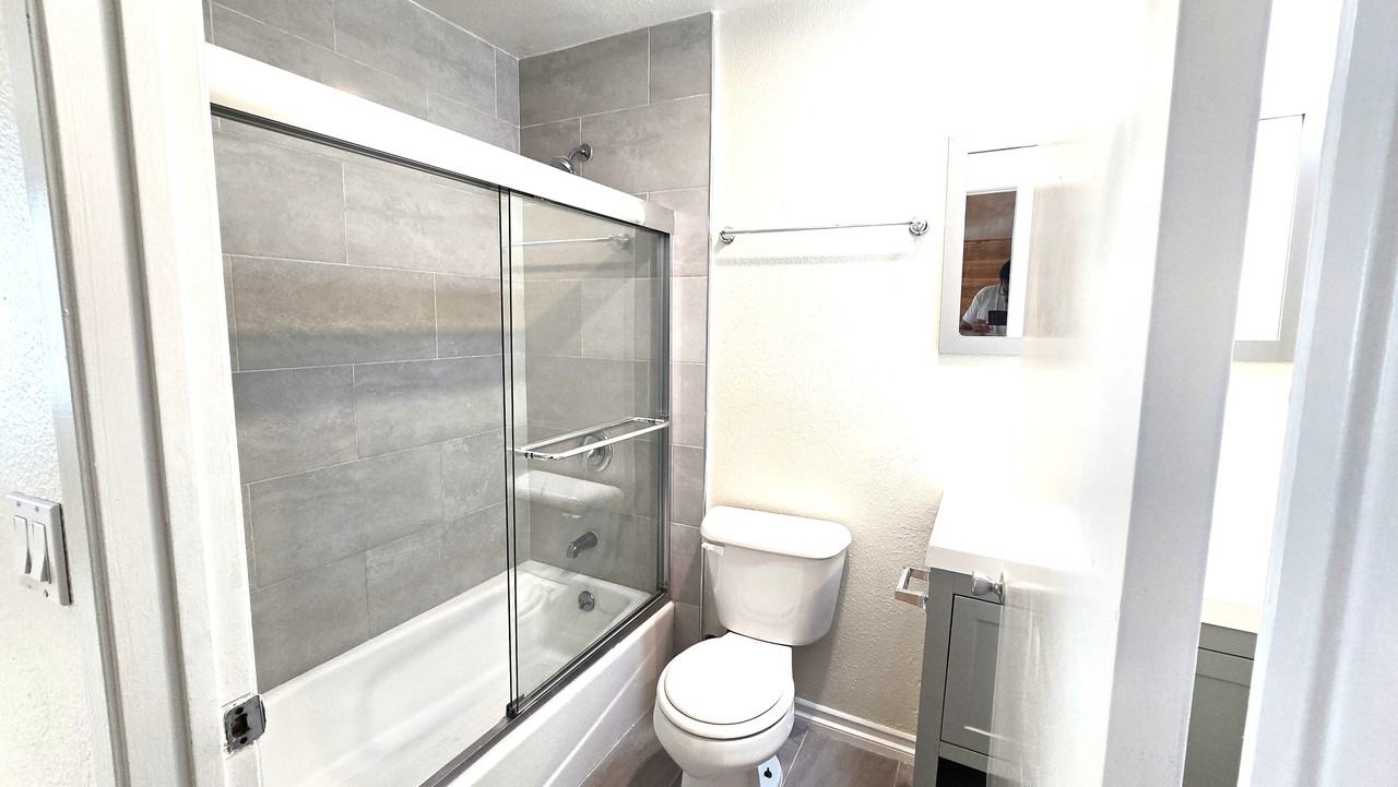 2251 Crenshaw Boulevard #6 - Photo 7 of 22