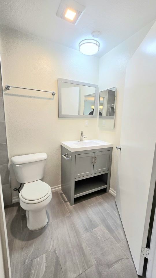 2251 Crenshaw Boulevard #6 - Photo 6 of 22