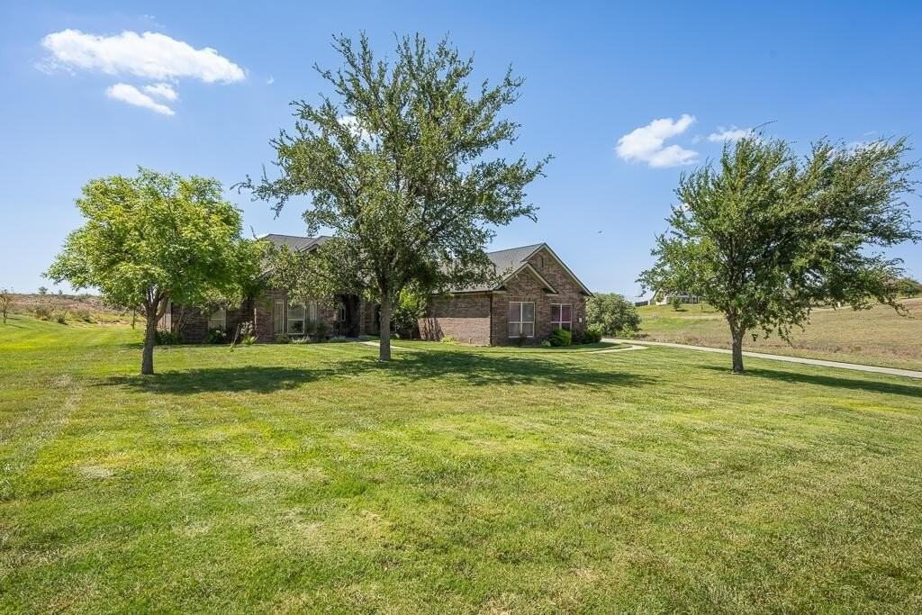 8401 Shady Lake Dr - Photo 2 of 46