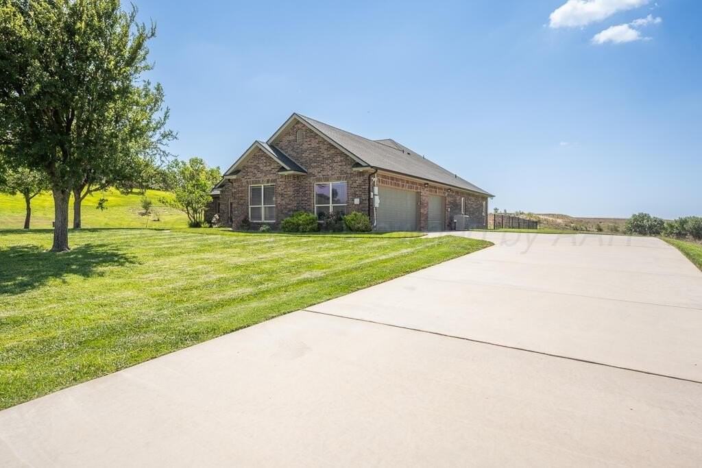 8401 Shady Lake Dr - Photo 3 of 46