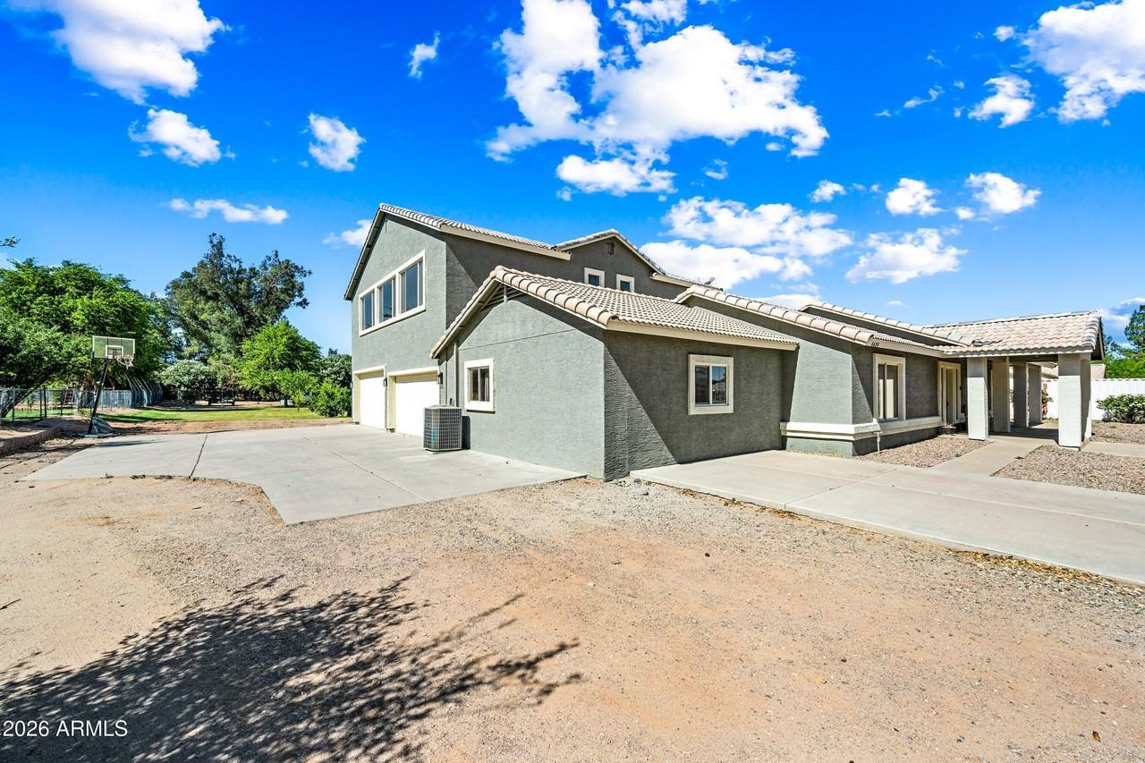 6634 N 176th Ave - Photo 6 of 50