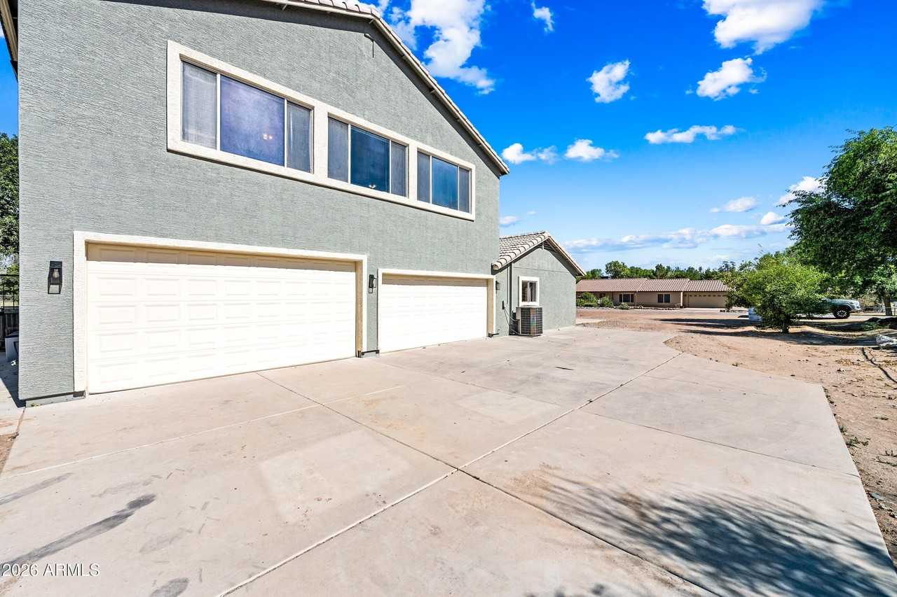 6634 N 176th Ave - Photo 7 of 50