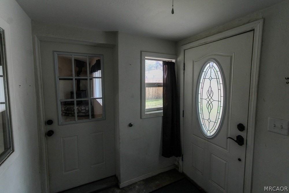 870 Ash Ln - Photo 3 of 40