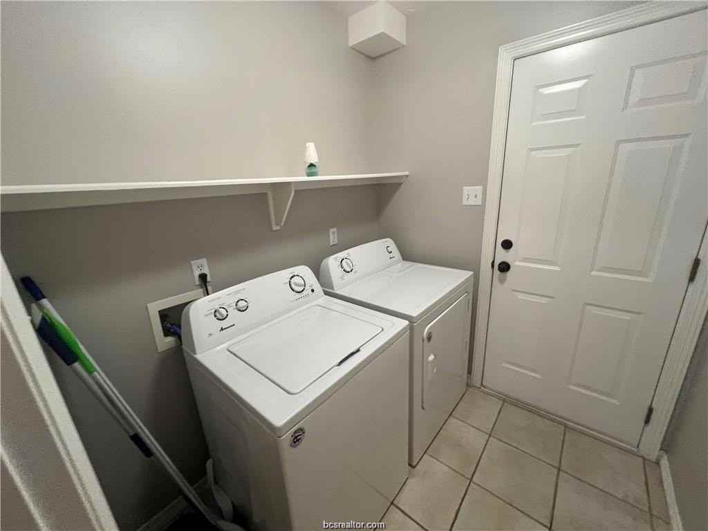 3742 Chantal Cir - Photo 4 of 10