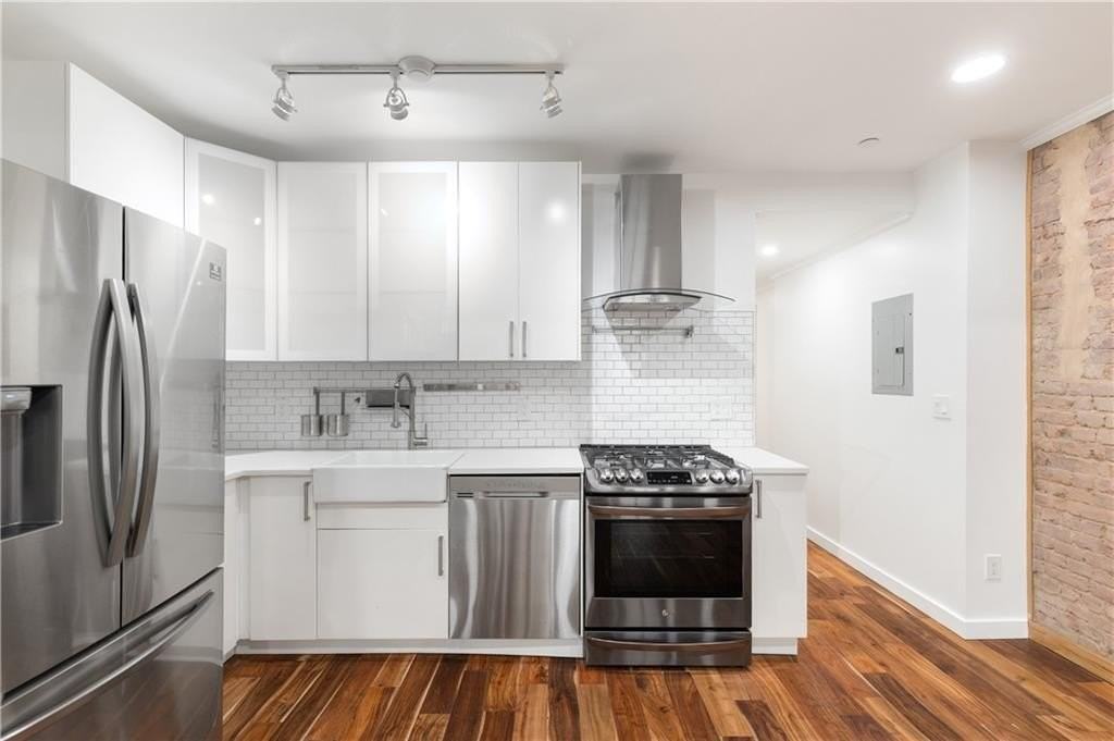 197 Humboldt St #1 - Photo 4 of 26