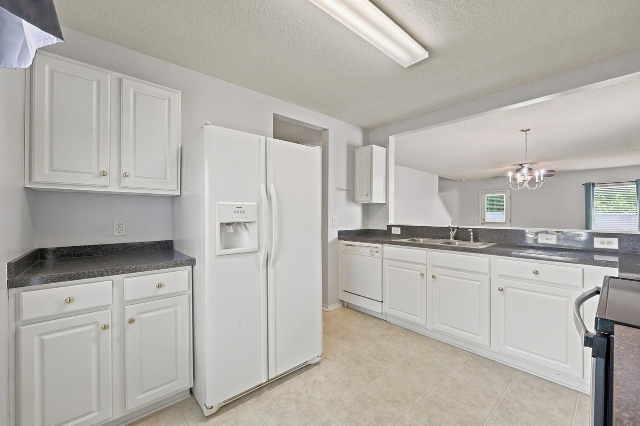 914 Bur Oak Ct - Photo 4 of 33