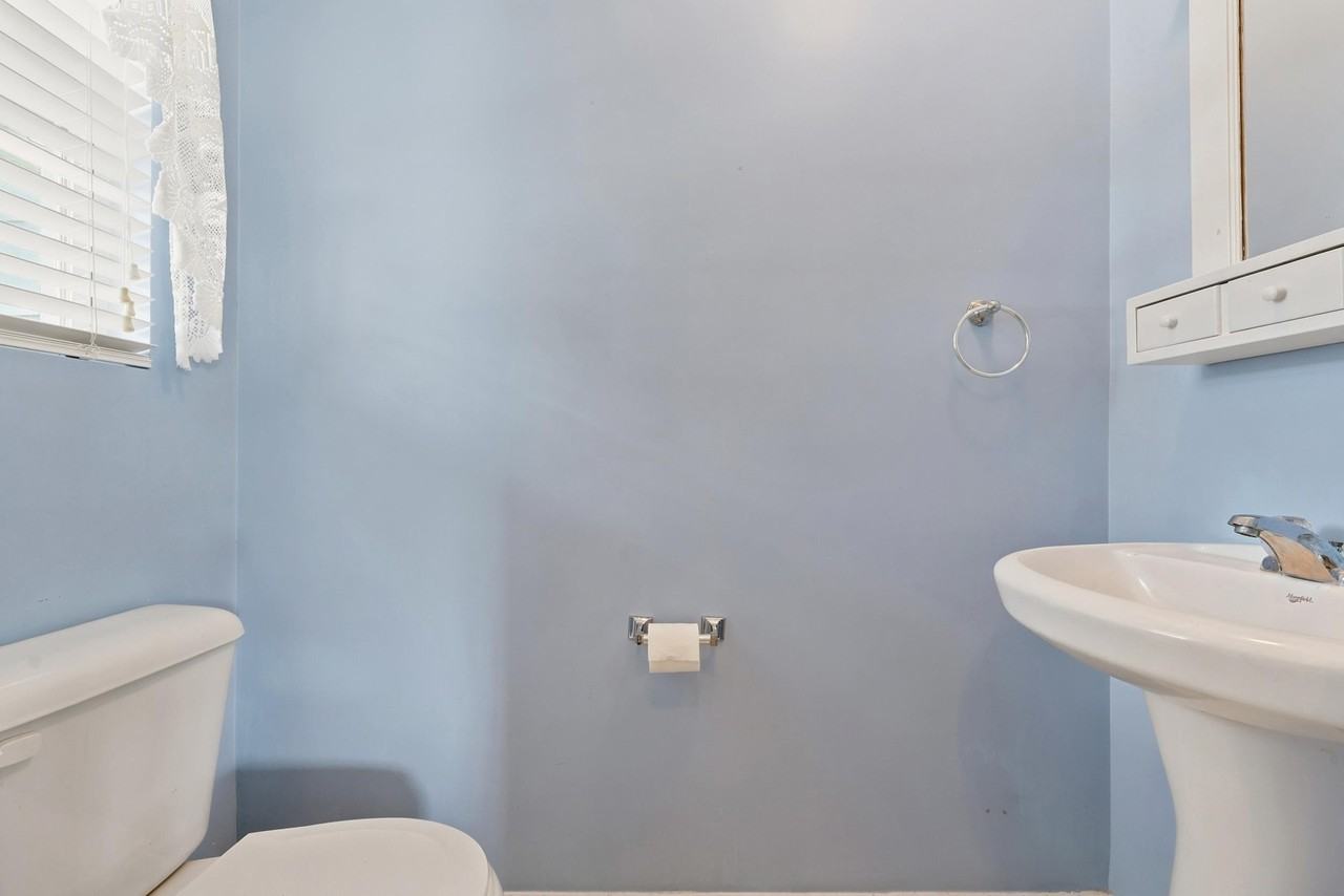 914 Bur Oak Ct - Photo 7 of 33