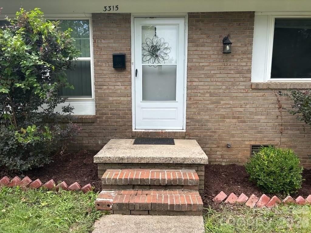 3315 Erskine Dr - Photo 2 of 25