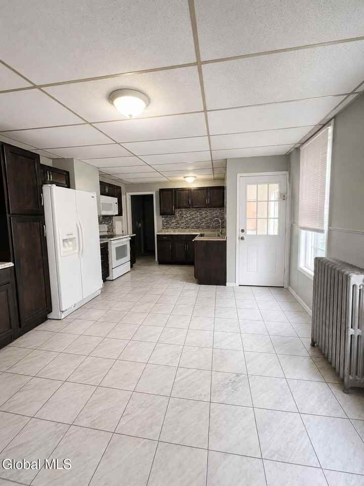 272 Locust Ave - Photo 3 of 15