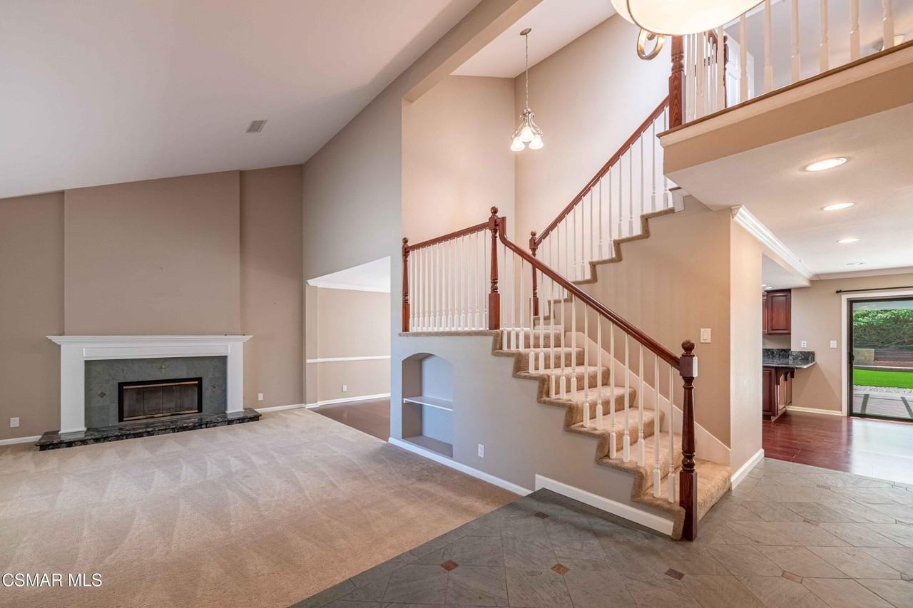 4272 N Cedarpine Ln - Photo 3 of 44