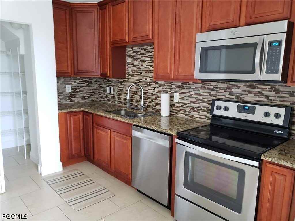 17506 Cherry Ridge Ln - Photo 4 of 27