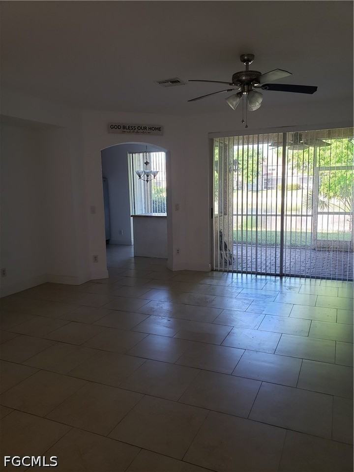17506 Cherry Ridge Ln - Photo 7 of 27