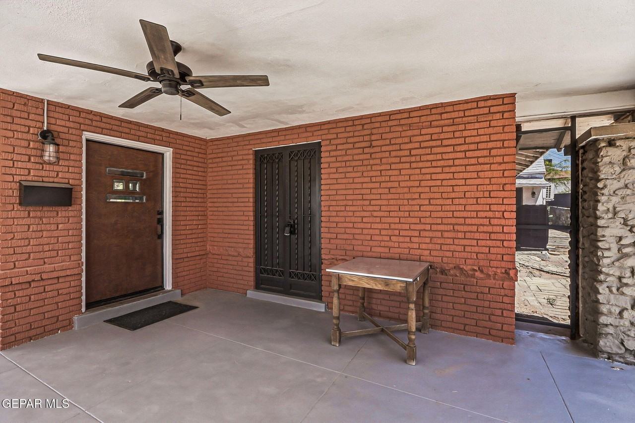 2911 Grant Ave - Photo 2 of 32