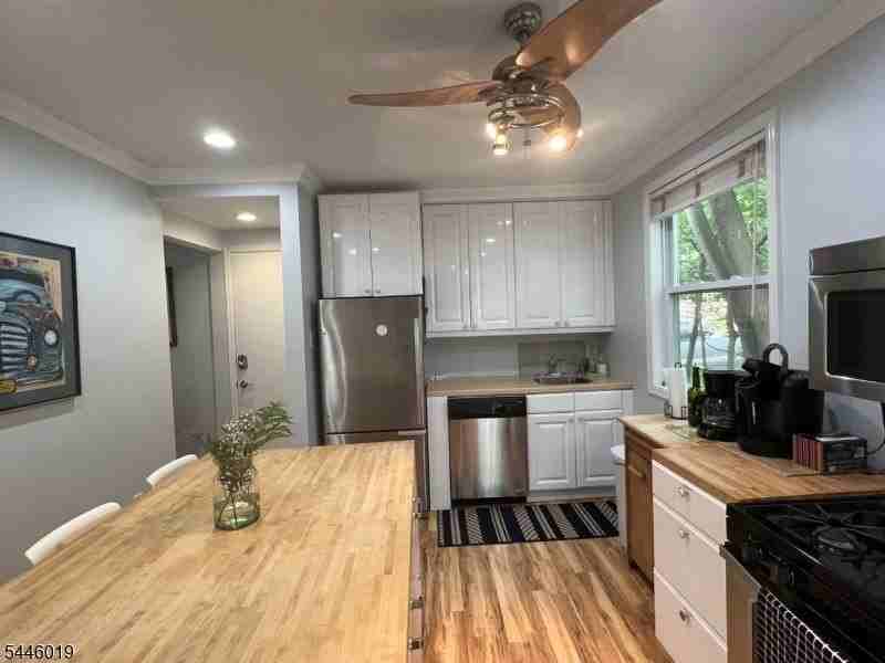 103 Baker St #1 - Photo 3 of 19