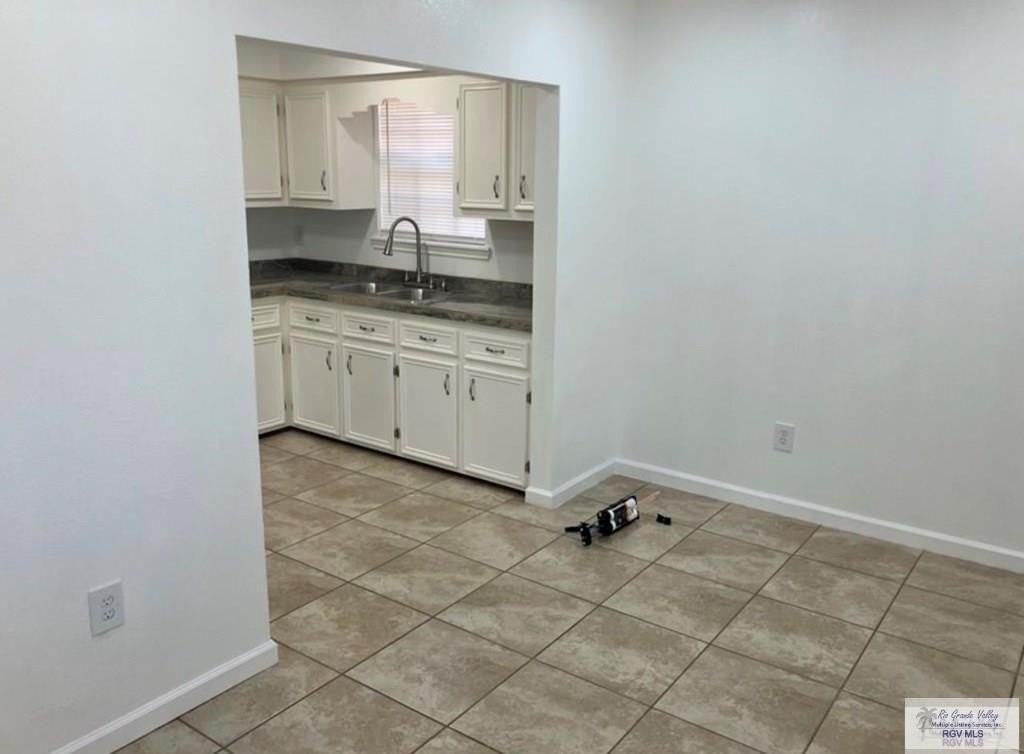 6846 Greystone Dr - Photo 4 of 10
