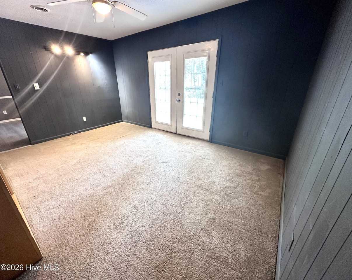4558 Colonial Rd - Photo 4 of 27