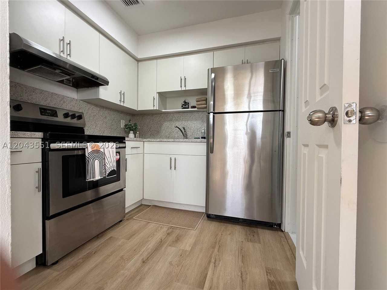 8860 Sw 32nd St - Photo 2 of 12